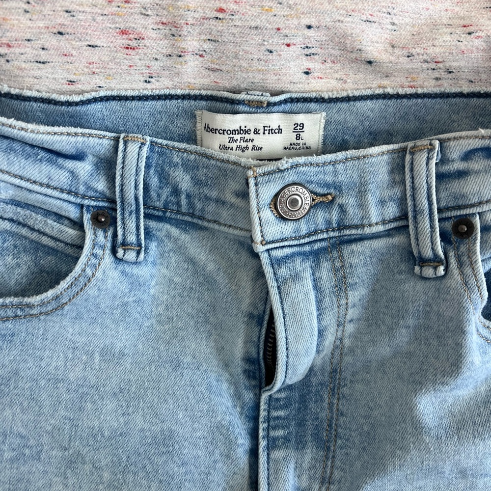 Abercrombie & Fitch High-Rise Flare - Picture 4 of 6